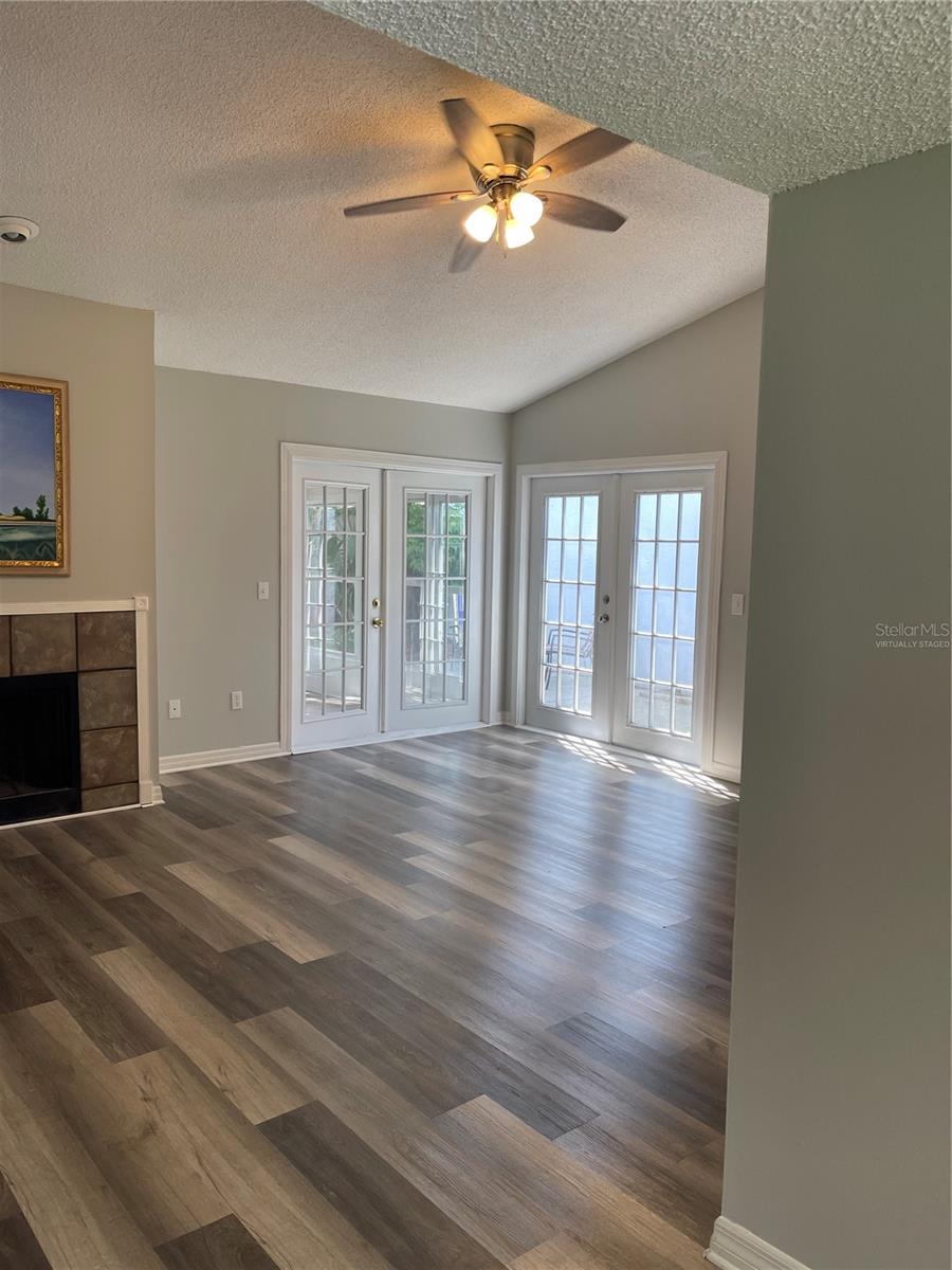 FAWN OAKS VILLAGE SUB - Residential Lease