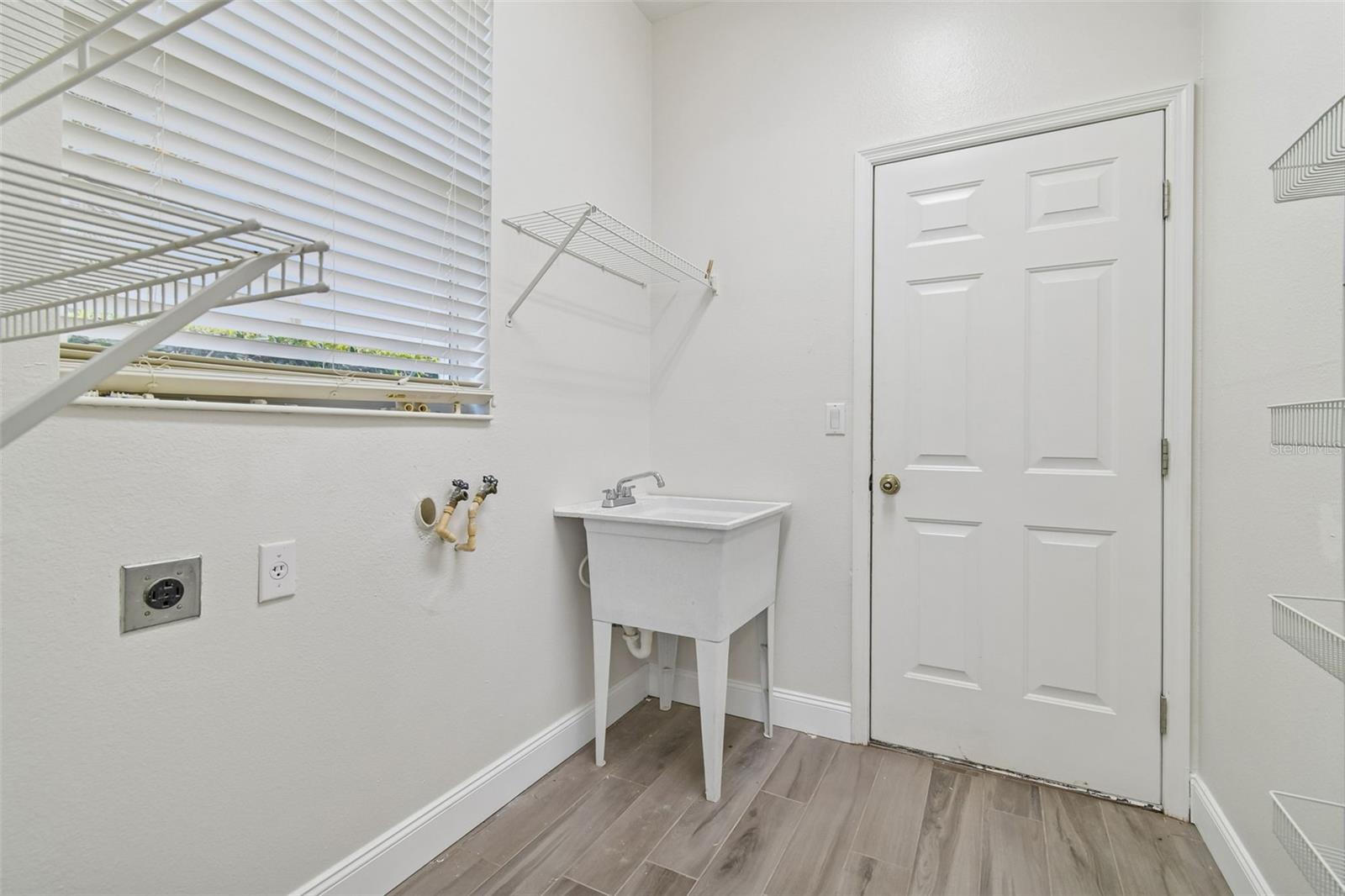 RIVER HILLS COUNTRY CLUB PARCE - Residential Lease