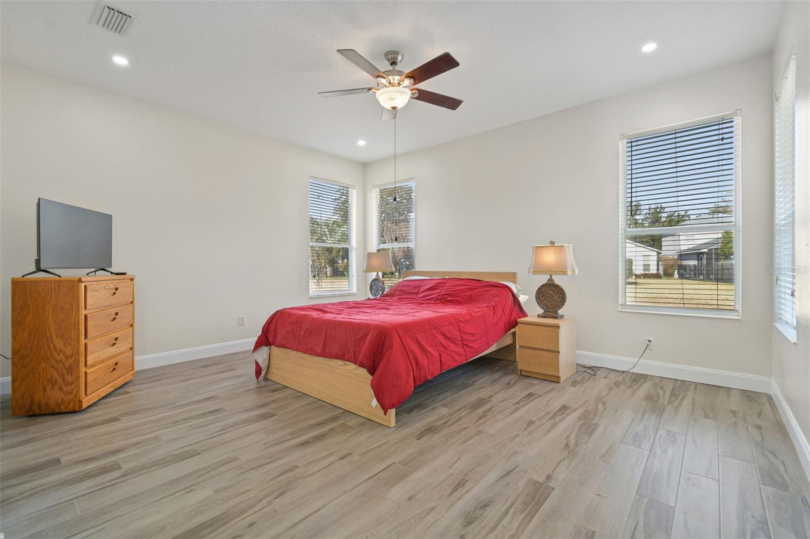 RIVER HILLS COUNTRY CLUB PARCE - Residential Lease