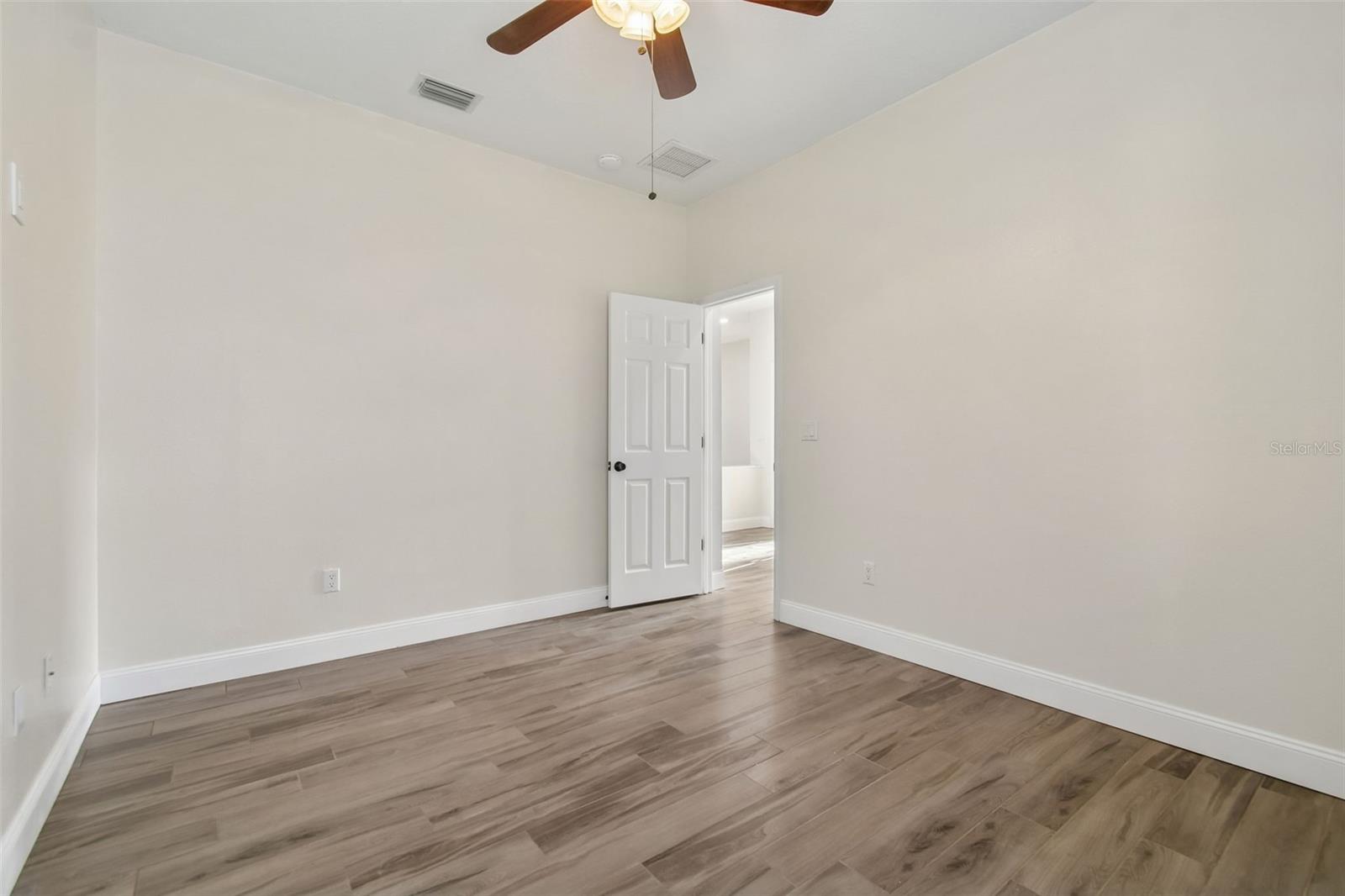 RIVER HILLS COUNTRY CLUB PARCE - Residential Lease