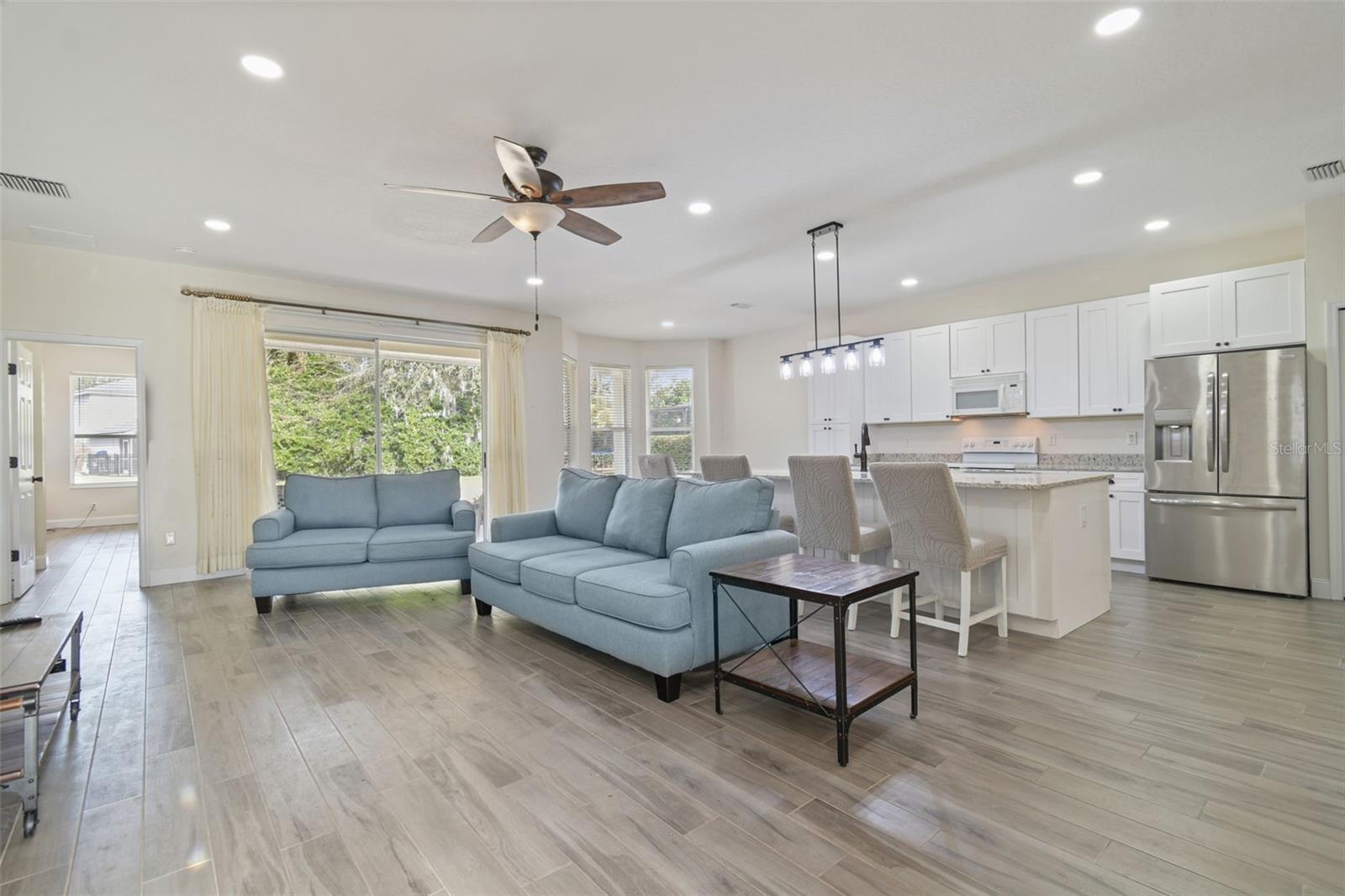 RIVER HILLS COUNTRY CLUB PARCE - Residential Lease