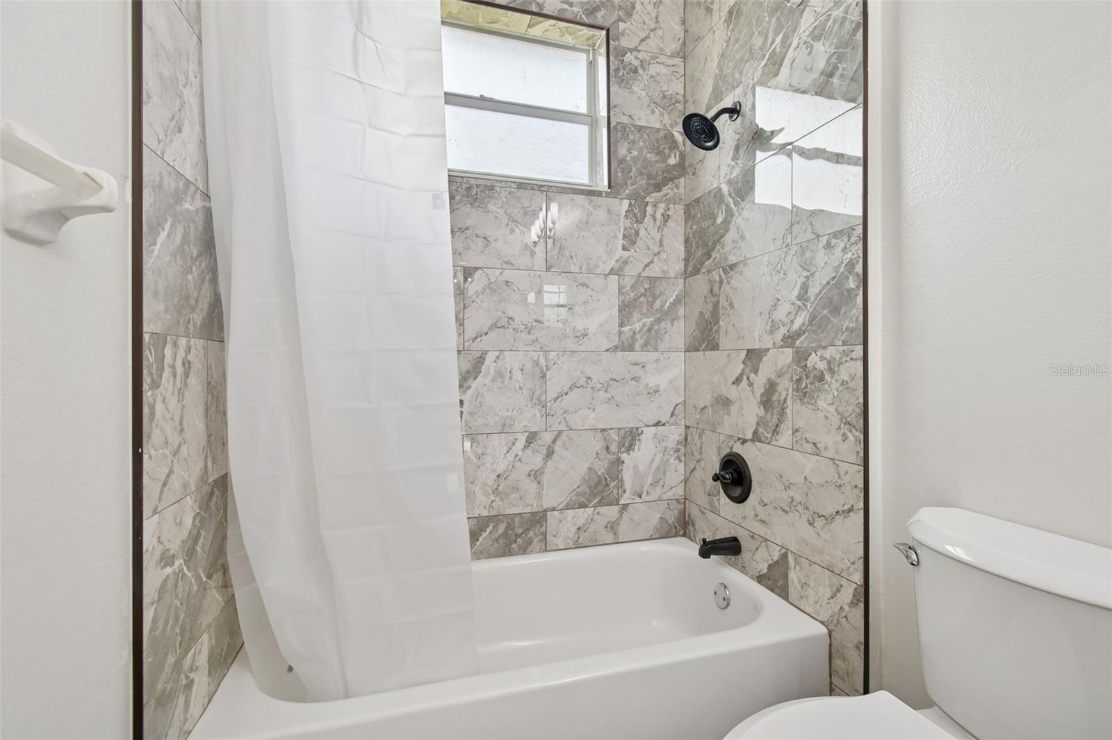 RIVER HILLS COUNTRY CLUB PARCE - Residential Lease