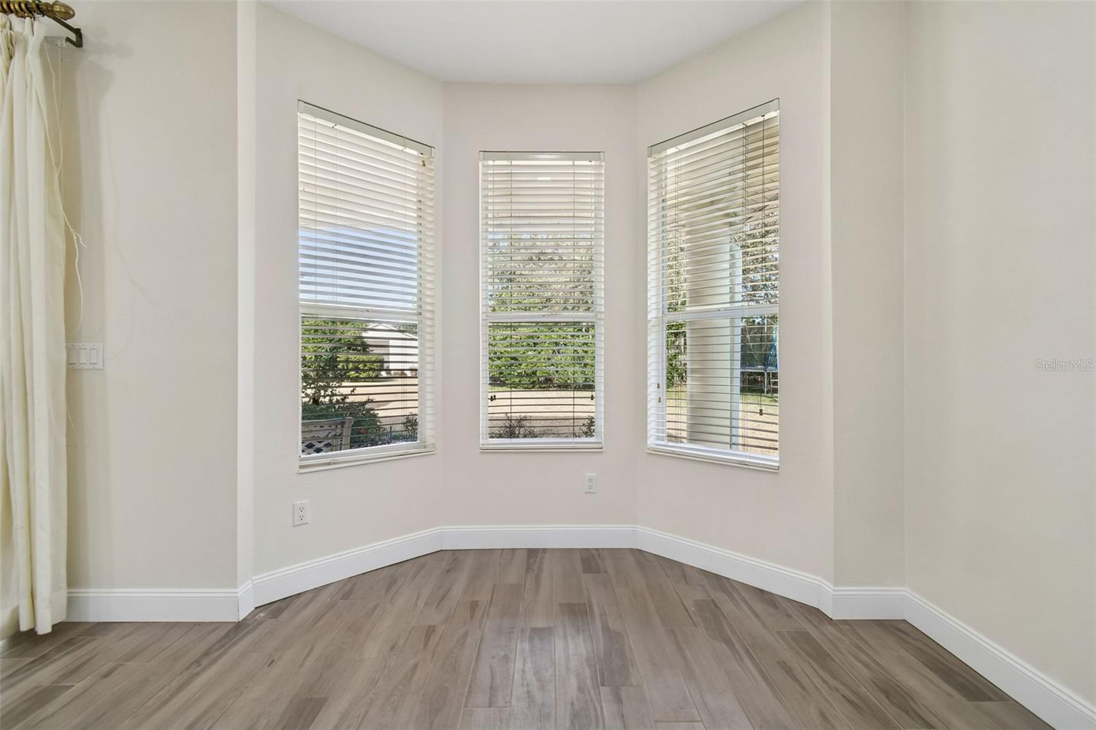 RIVER HILLS COUNTRY CLUB PARCE - Residential Lease