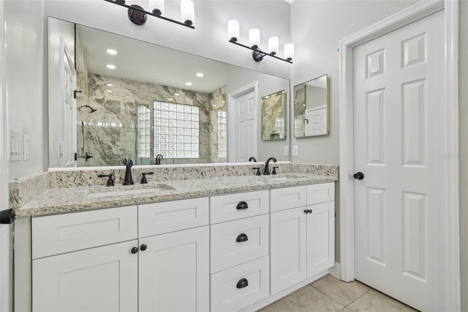 RIVER HILLS COUNTRY CLUB PARCE - Residential Lease