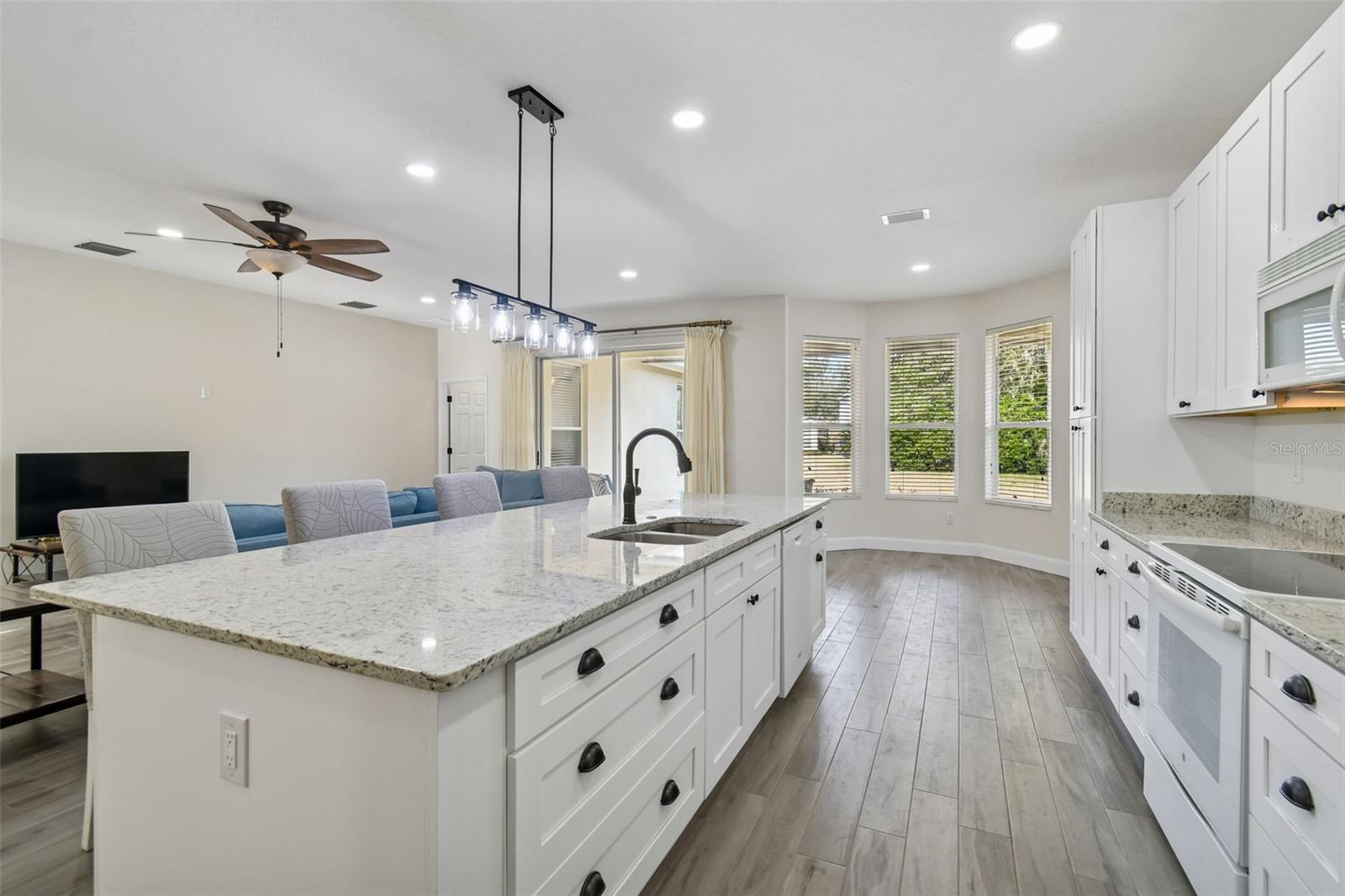 RIVER HILLS COUNTRY CLUB PARCE - Residential Lease