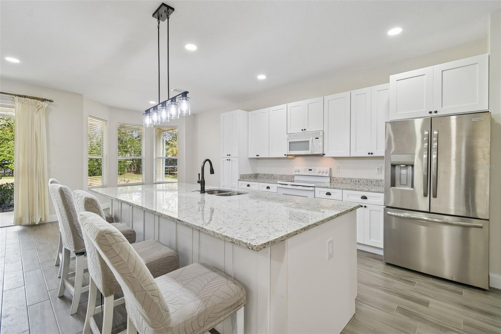 RIVER HILLS COUNTRY CLUB PARCE - Residential Lease