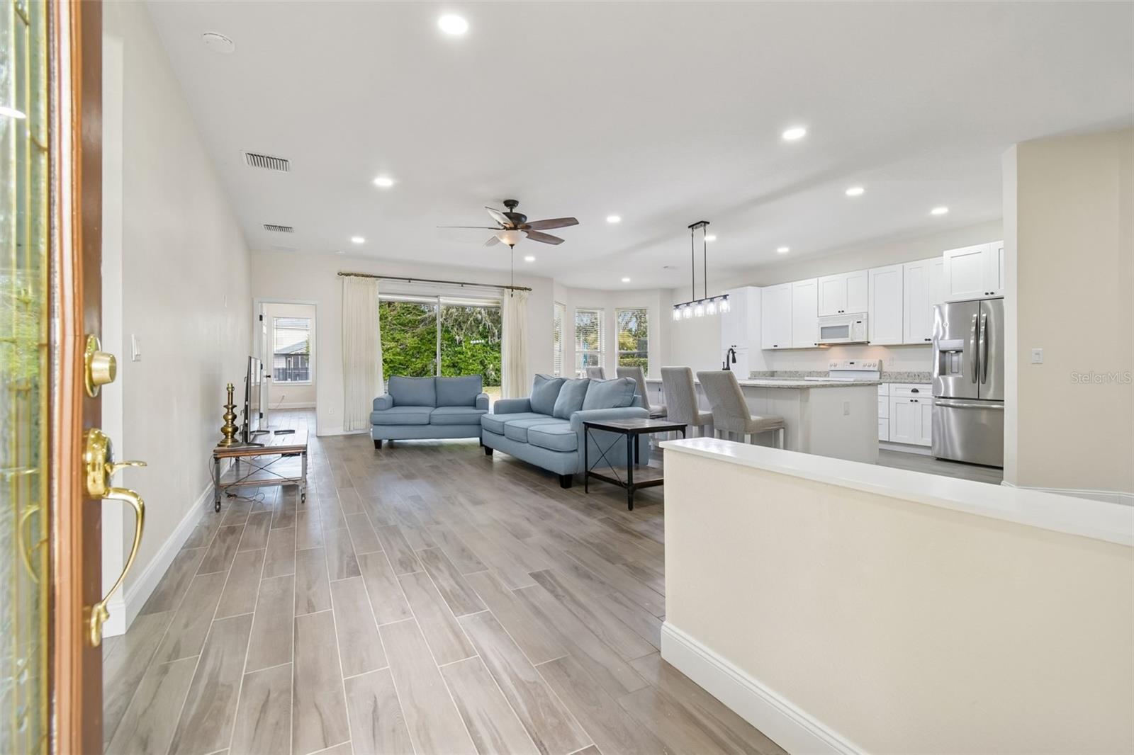 RIVER HILLS COUNTRY CLUB PARCE - Residential Lease