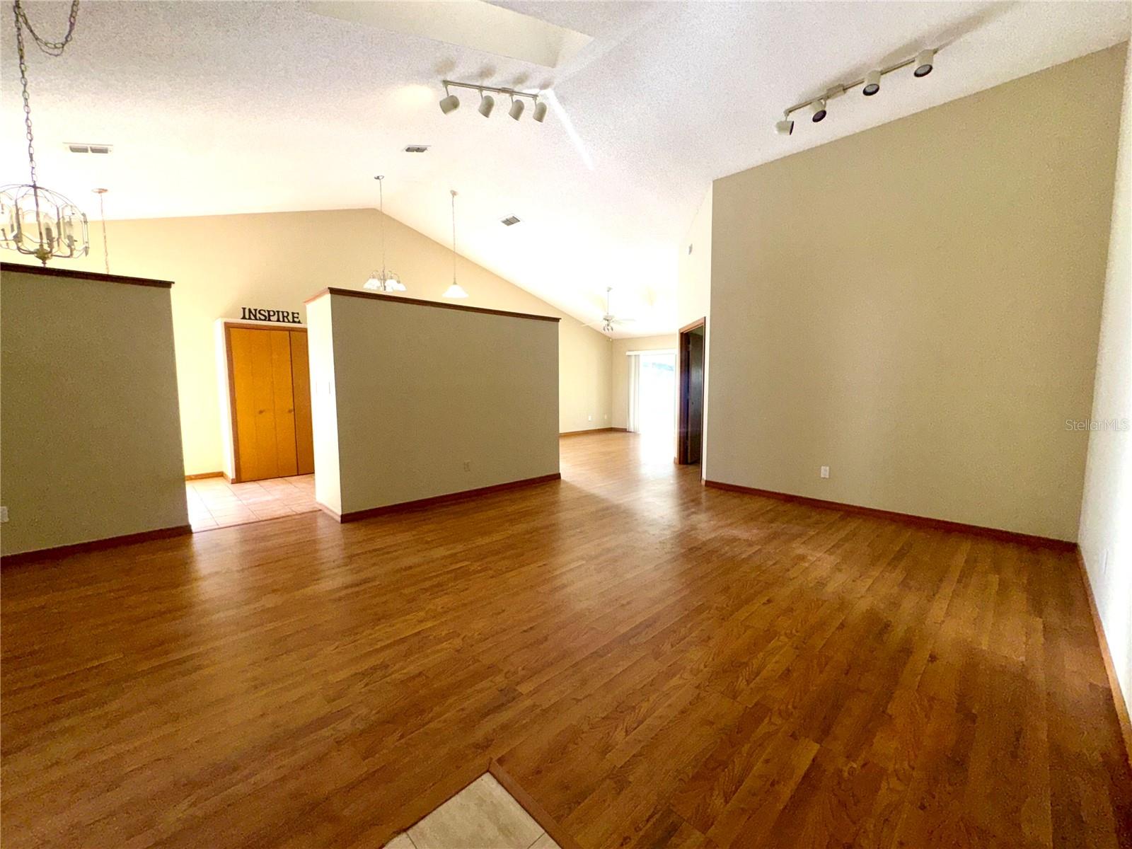 533 REMINGTON OAK DRIVE