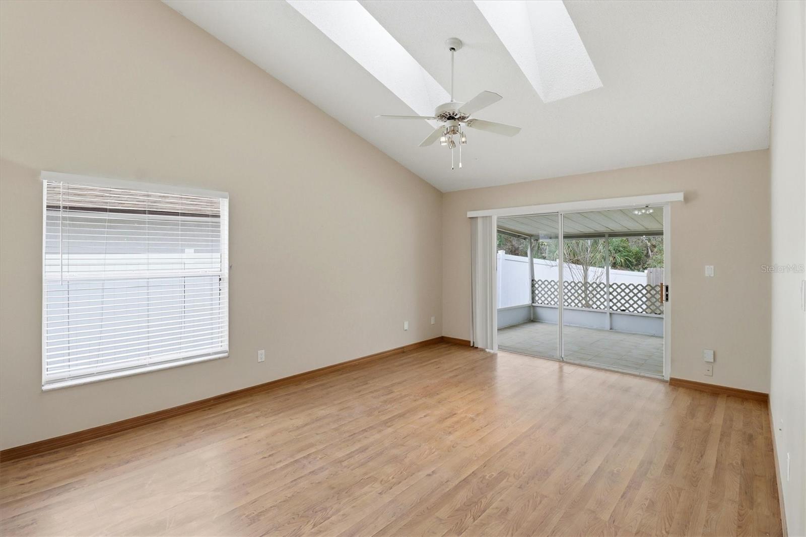 CROSSINGS REMINGTON OAKS AT - Residential