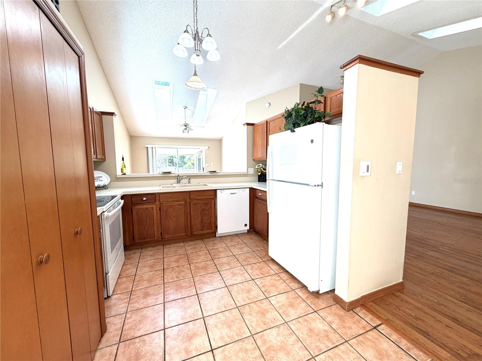 CROSSINGS REMINGTON OAKS AT - Residential