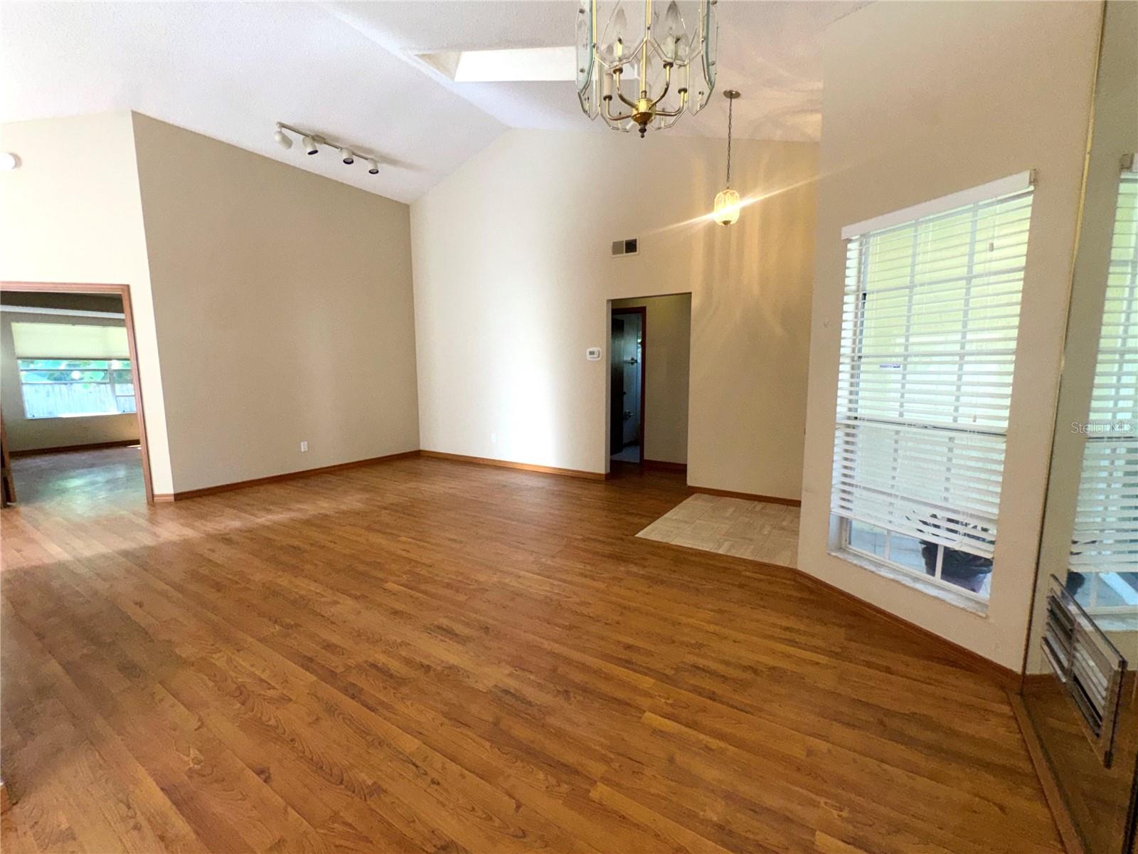 533 REMINGTON OAK DRIVE