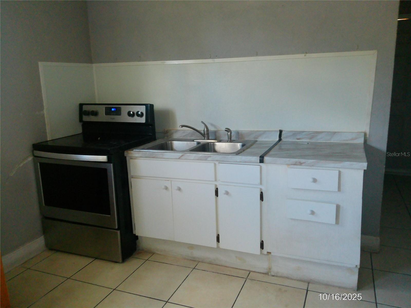 BONNIE SHORES SUB - Residential Lease