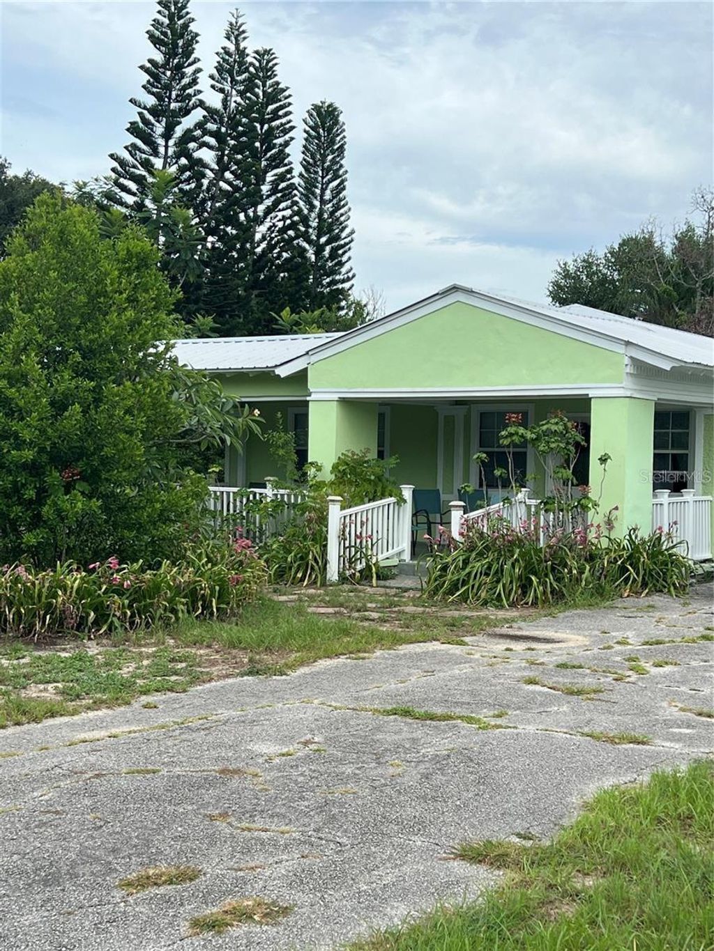 Photo of 17 Wilkes Street, Avon Park, FL 33825 (MLS # L4954145)