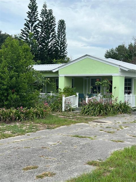 Photo of 17 Wilkes Street, Avon Park, FL 33825 (MLS # L4954145)