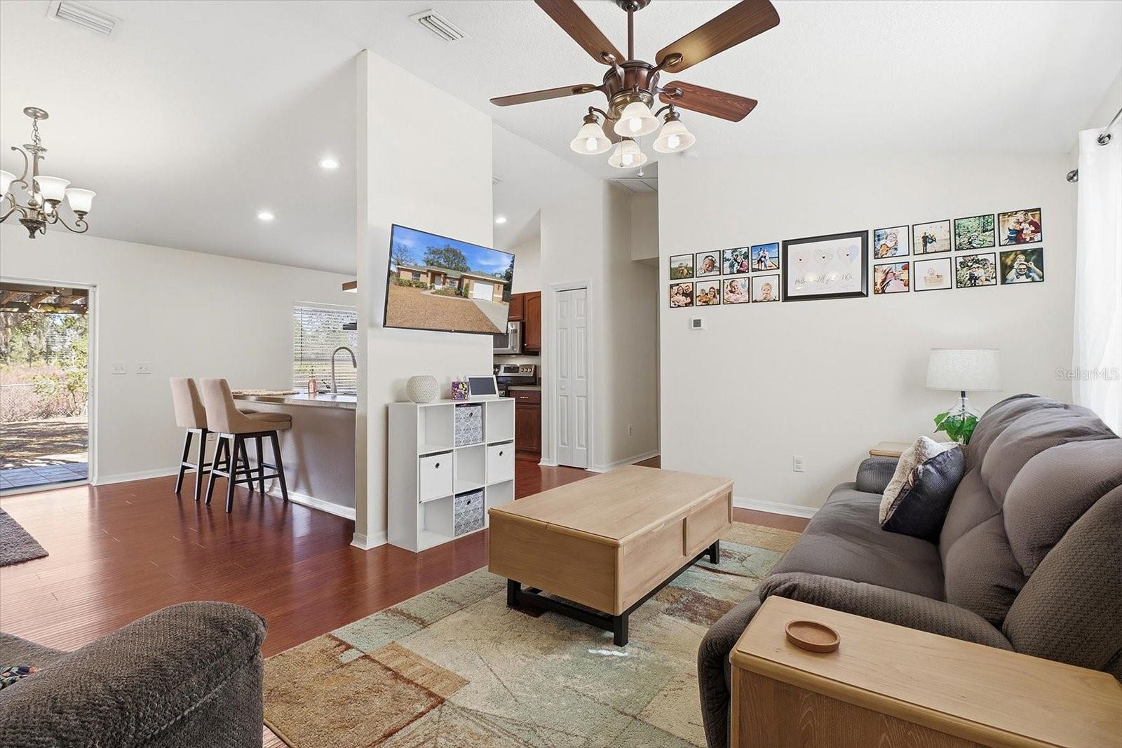 2745 W REDGATE DRIVE