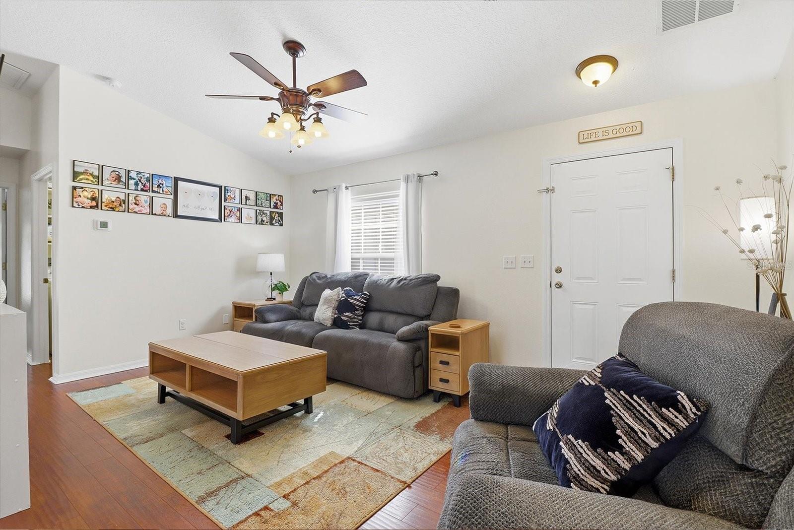 2745 W REDGATE DRIVE