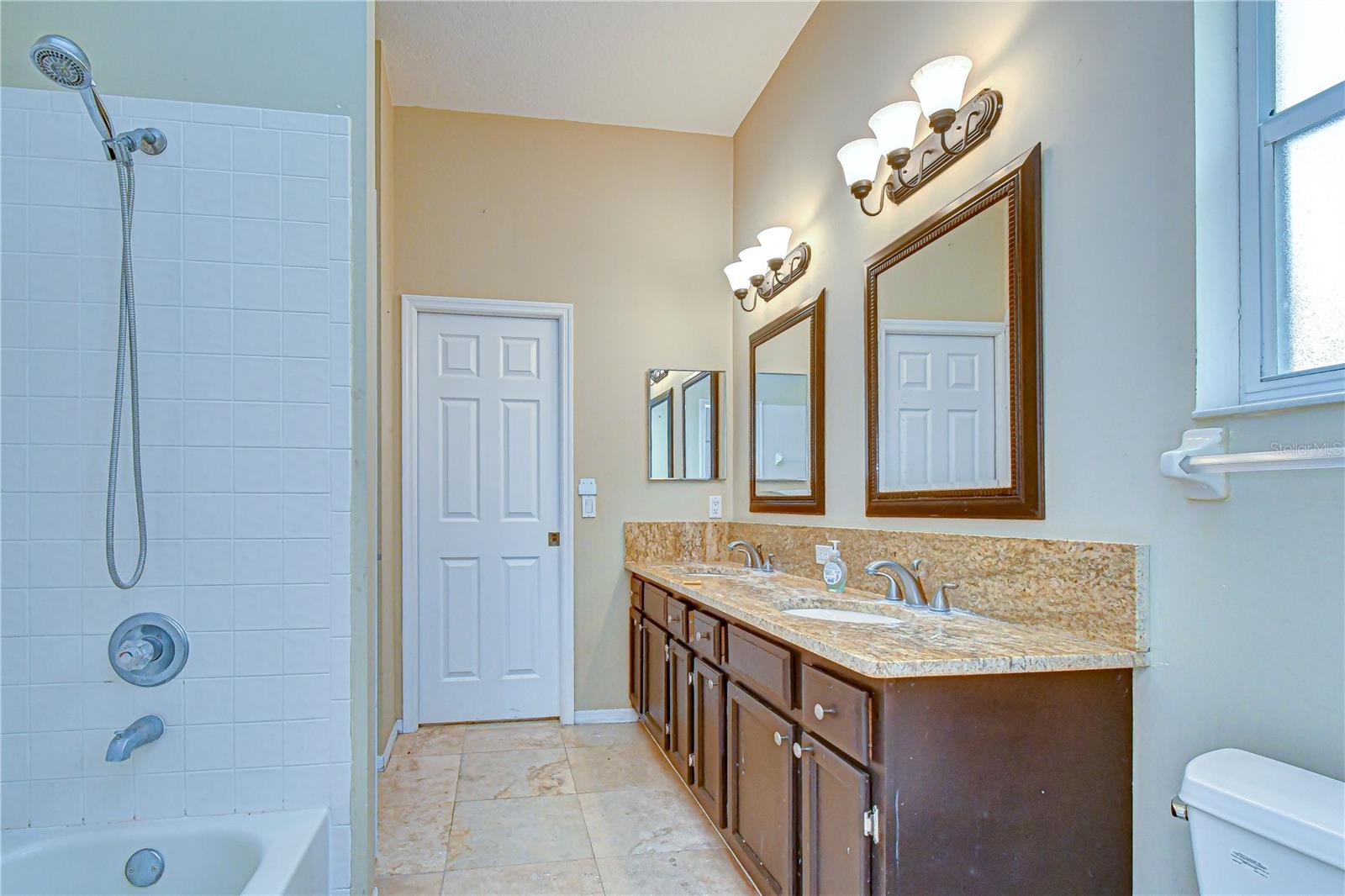 CRESCENT OAKS COUNTRY CLUB REGENCY PH 2 - Residential