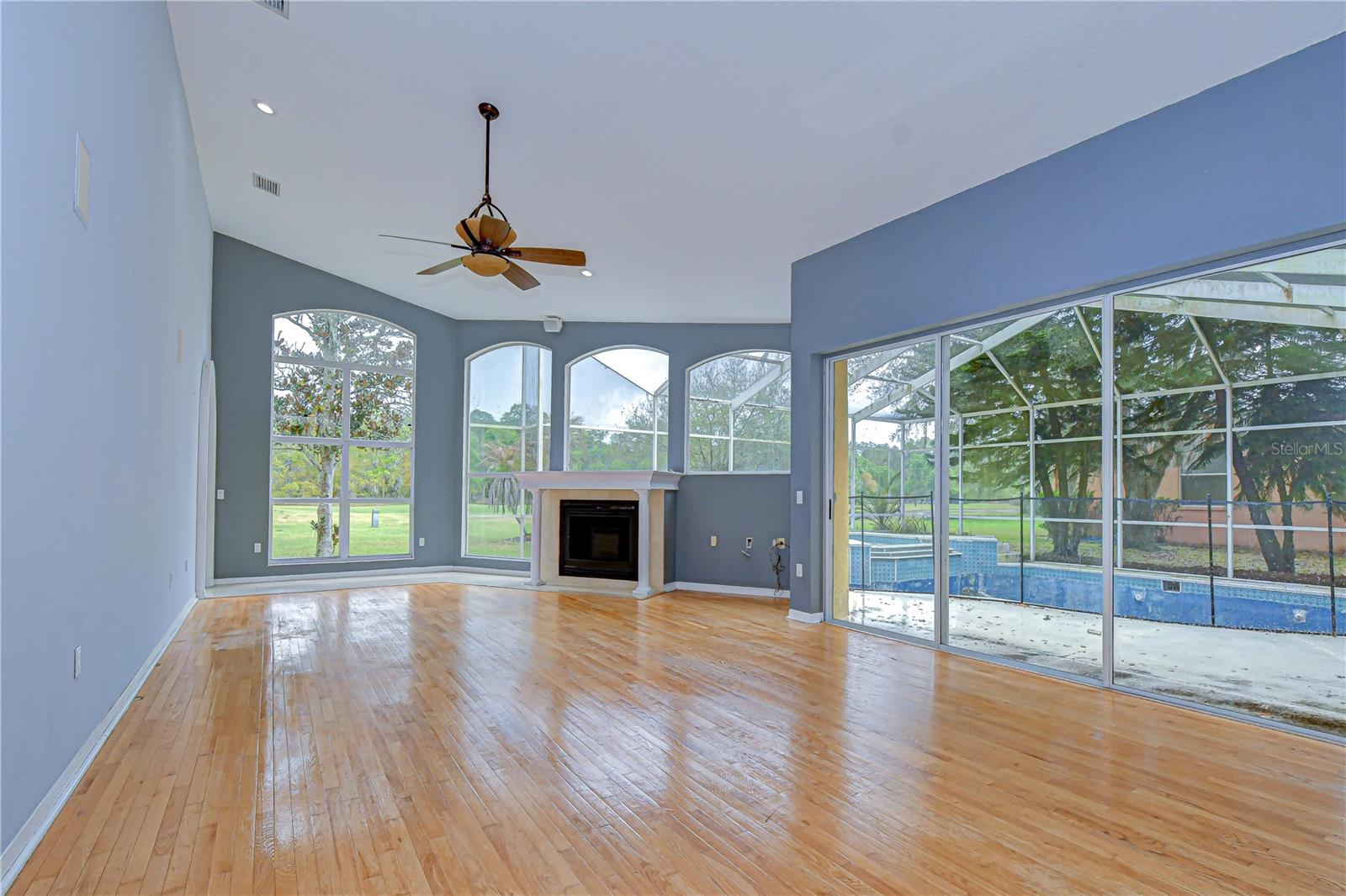 CRESCENT OAKS COUNTRY CLUB REGENCY PH 2 - Residential