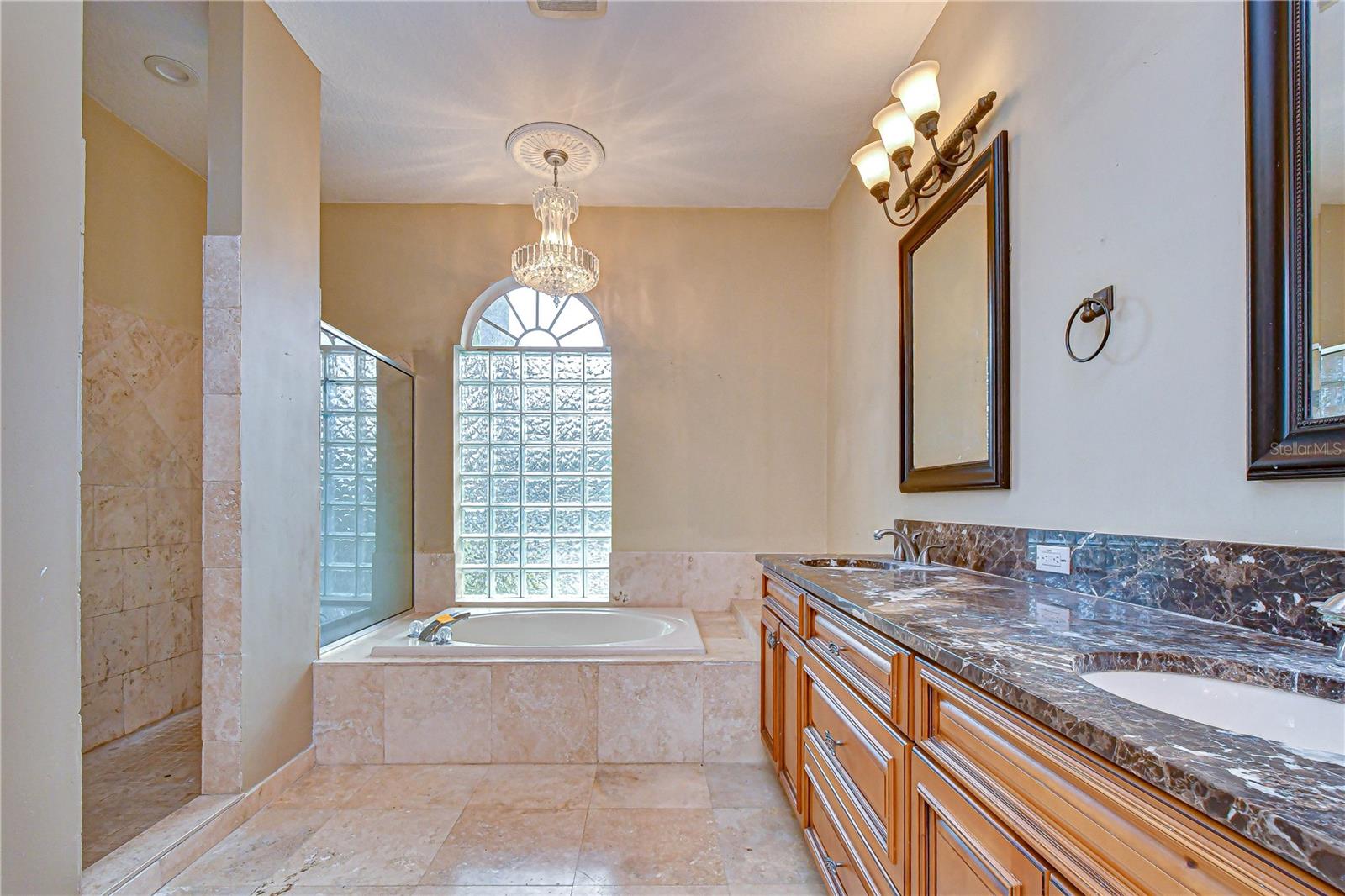 CRESCENT OAKS COUNTRY CLUB REGENCY PH 2 - Residential