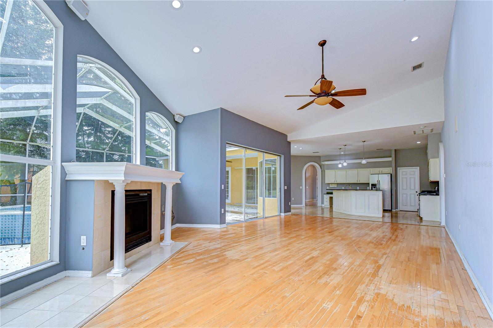 CRESCENT OAKS COUNTRY CLUB REGENCY PH 2 - Residential