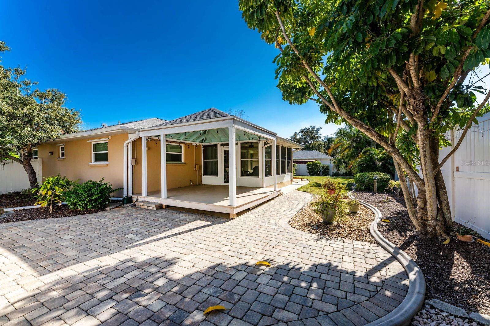 SOUTH VENICE - Residential