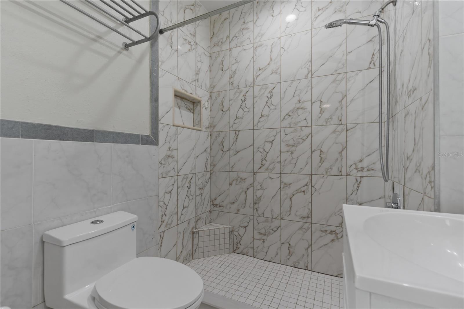 CEDAR CREEK AT COUNTRY RUN PHA - Residential