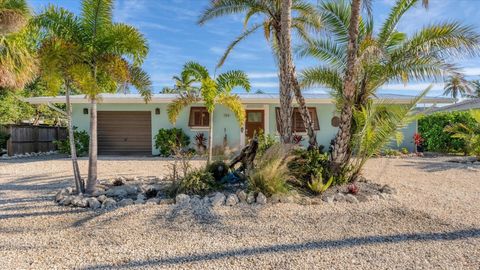 Photo of 154 Crescent Drive, Anna Maria, FL 34216 (MLS # A4675421)