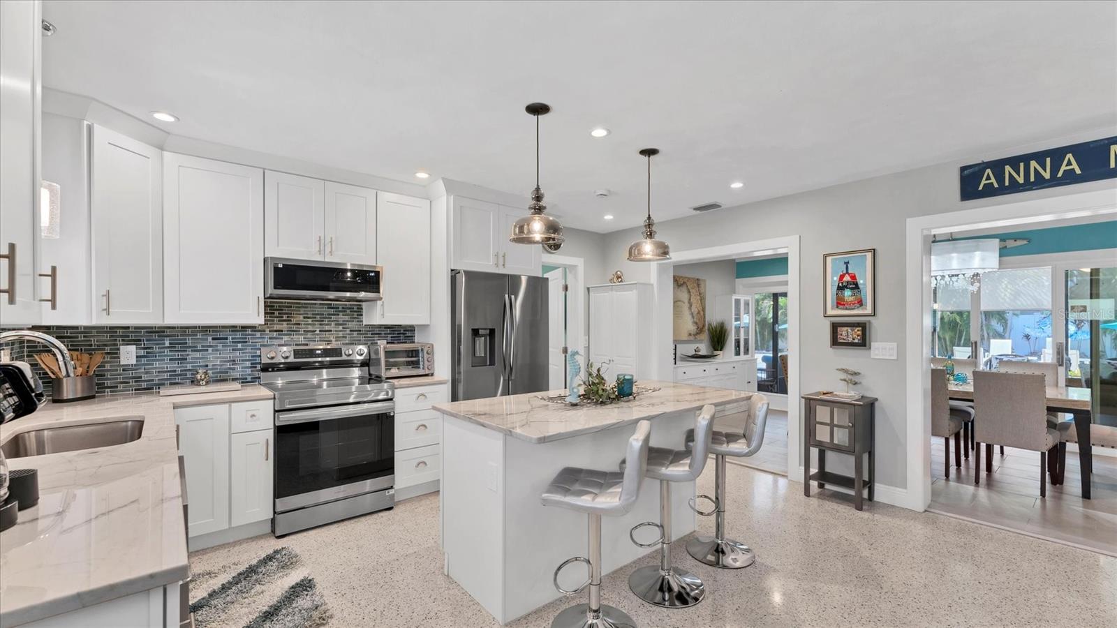 LAKE LA VISTA REP - Residential