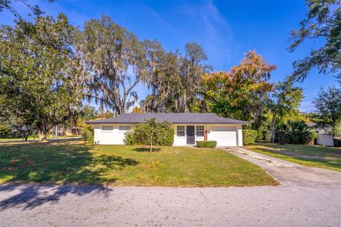 Photo of 1237 W Voorhis Avenue, Deland, FL 32720 (MLS # O6363166)
