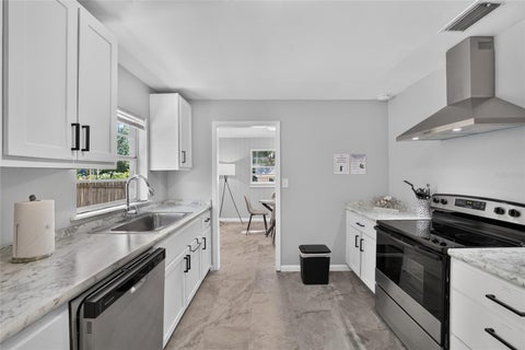 Tiny photo for 905 NE 4th Street, Ocala, FL 34470 (MLS # OM734877)