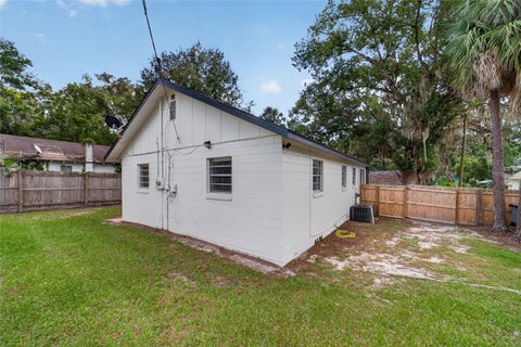 Tiny photo for 905 NE 4th Street, Ocala, FL 34470 (MLS # OM734877)