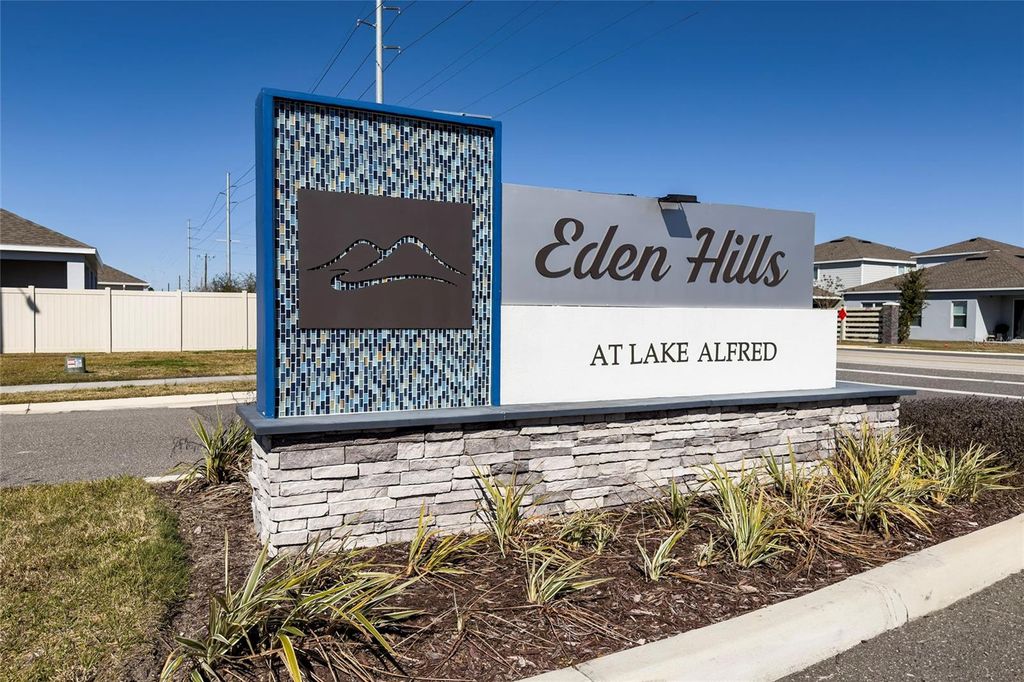 Photo of 948 Griffon Avenue, Lake Alfred, FL 33850 (MLS # S5141698)