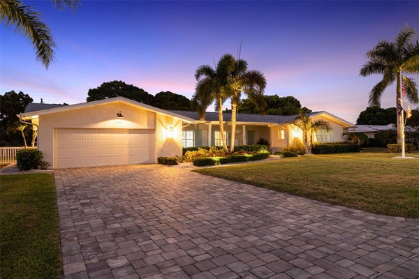 616 PINELAND AVE, BELLEAIR, FL 33756 - Image a05c4e2b705aeb22bc00654ea1d74229/3006140246
