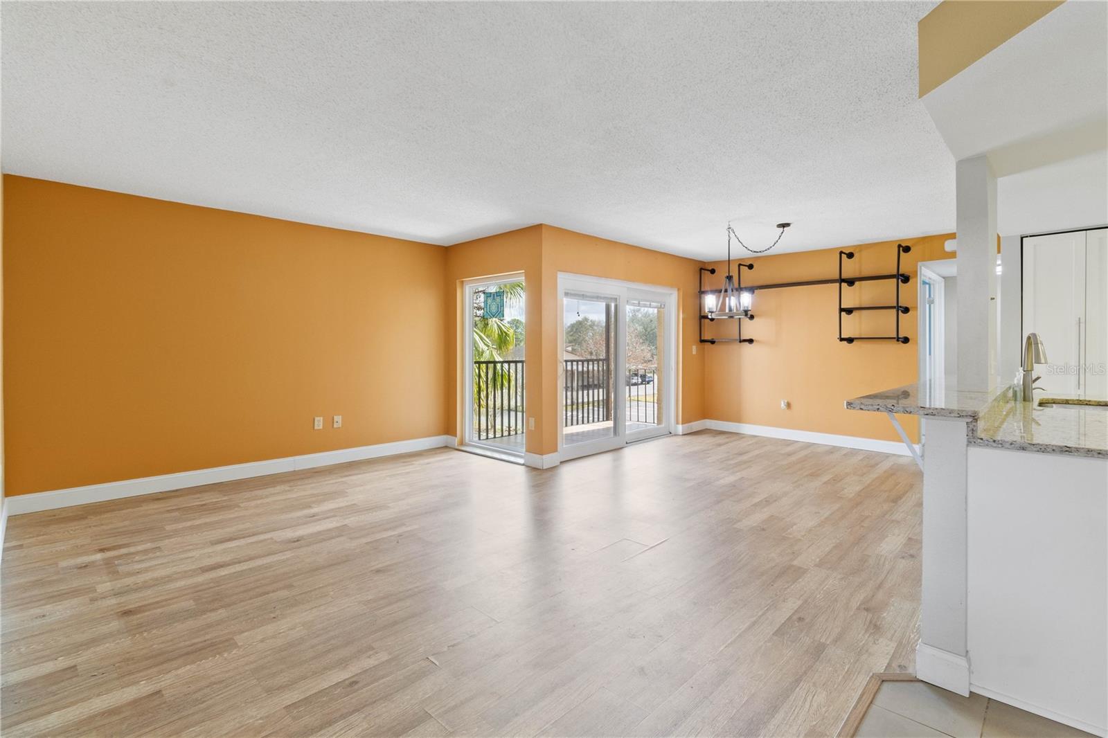 KIMBERLEA CONDO 02 - Residential