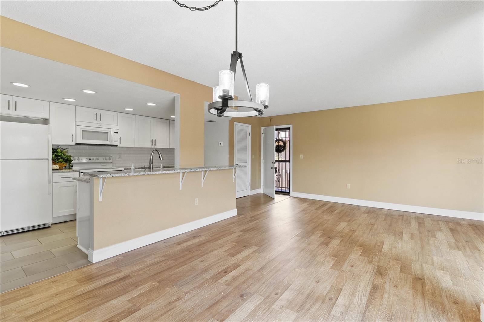 KIMBERLEA CONDO 02 - Residential