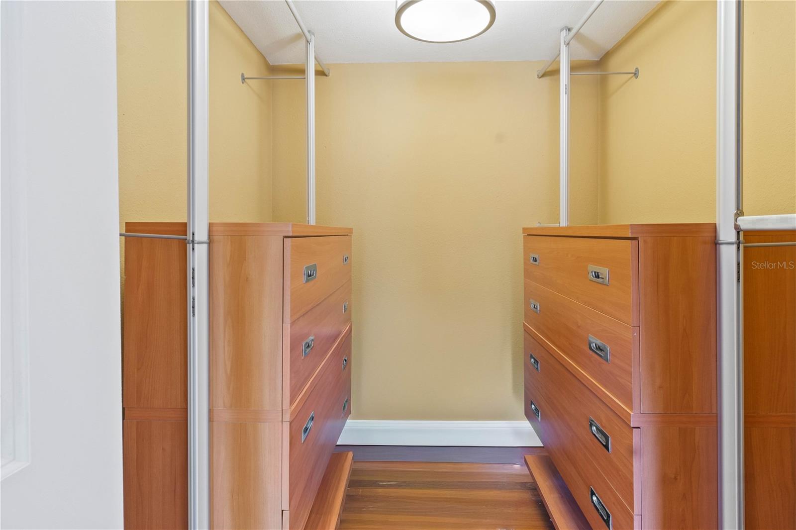 KIMBERLEA CONDO 02 - Residential