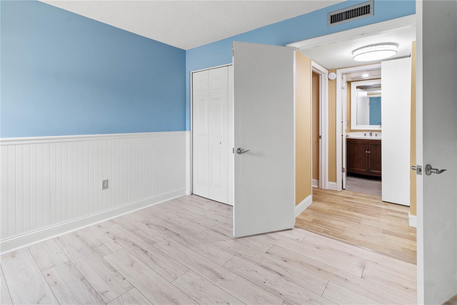 KIMBERLEA CONDO 02 - Residential