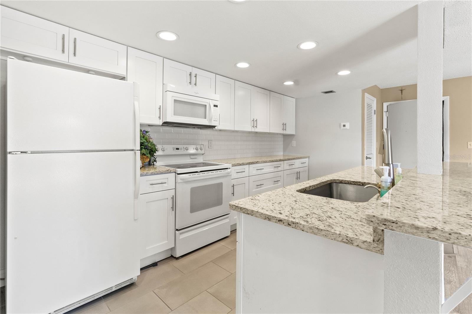 KIMBERLEA CONDO 02 - Residential