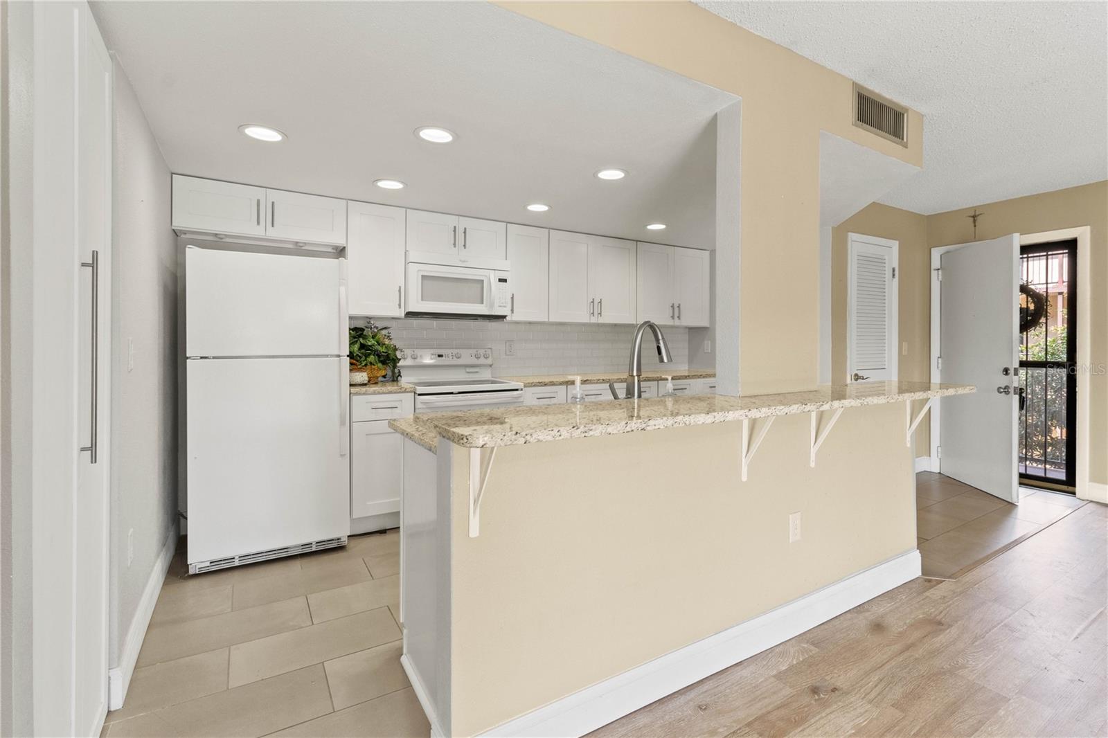 KIMBERLEA CONDO 02 - Residential