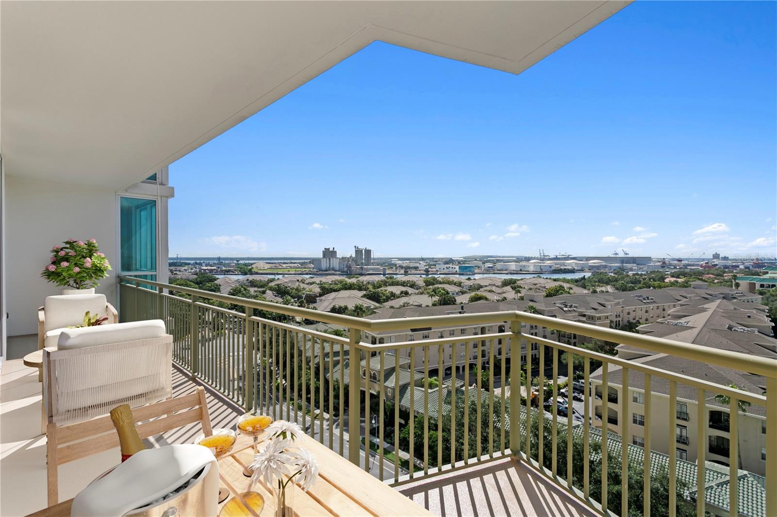 450 KNIGHTS RUN AVENUE 1004