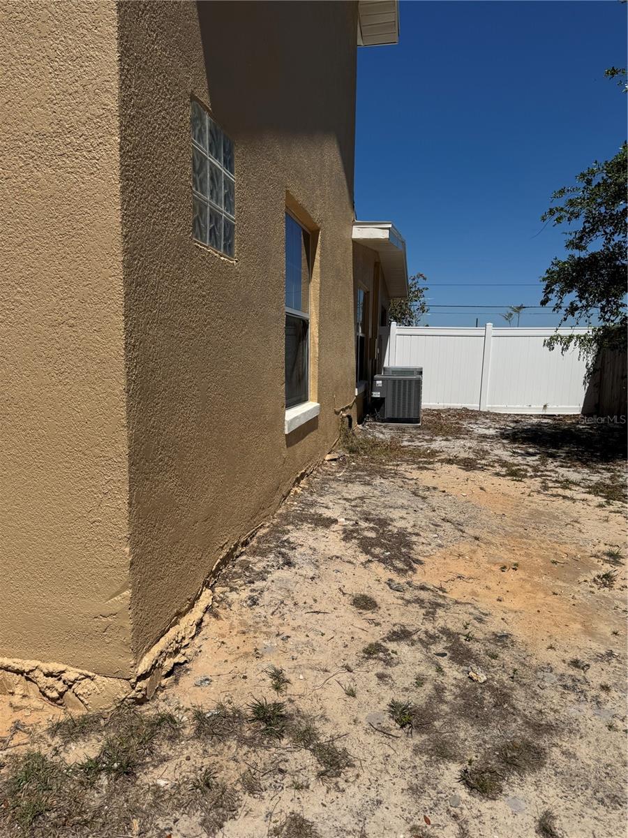 8 E SUMMIT STREET