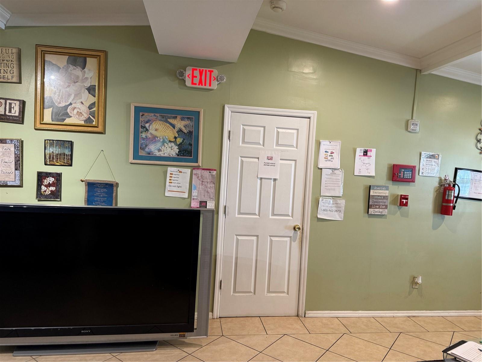8 E SUMMIT STREET