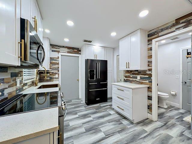 SUMMER OAKS - Residential