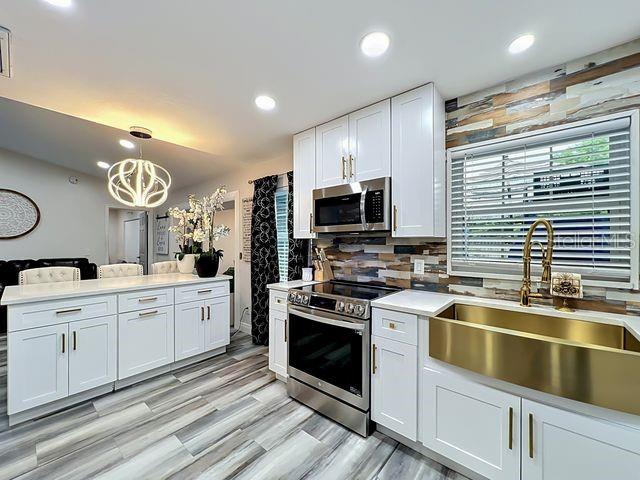 SUMMER OAKS - Residential