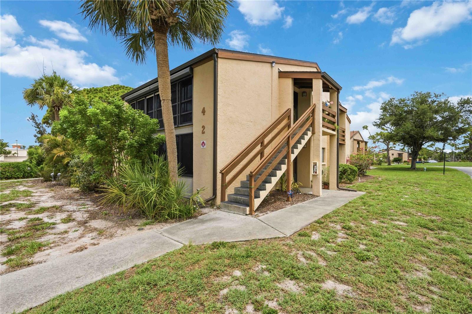 18 QUAILS RUN BOULEVARD 18202