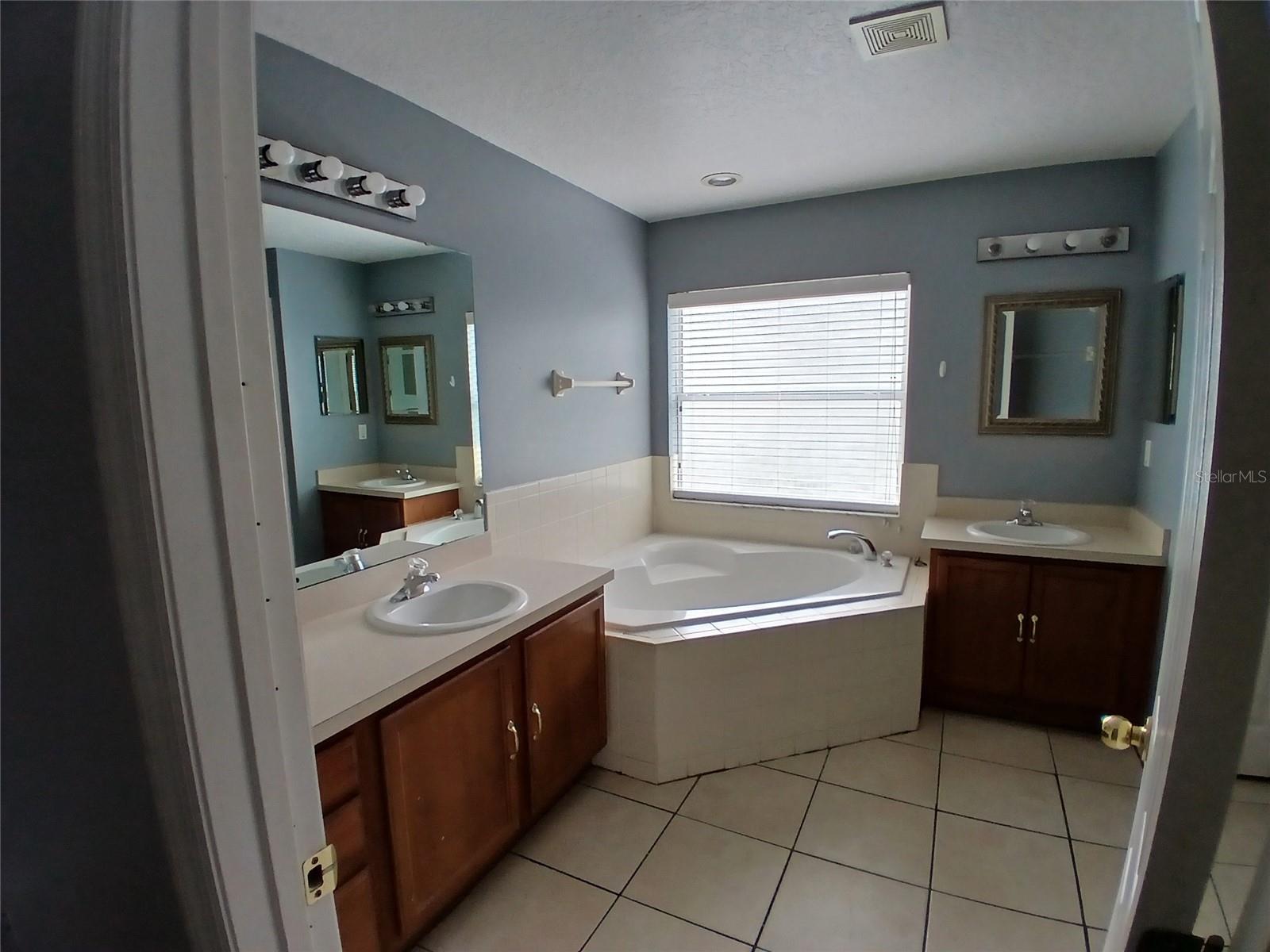 LEXINGTON VILLAGE PH 01 - Residential