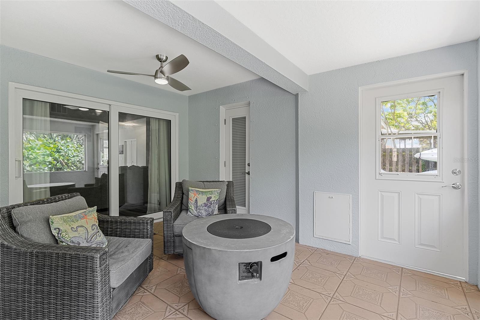 ISLAND CROSSINGS - Residential