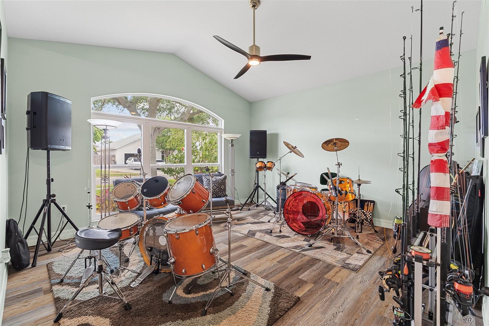 ISLAND CROSSINGS - Residential