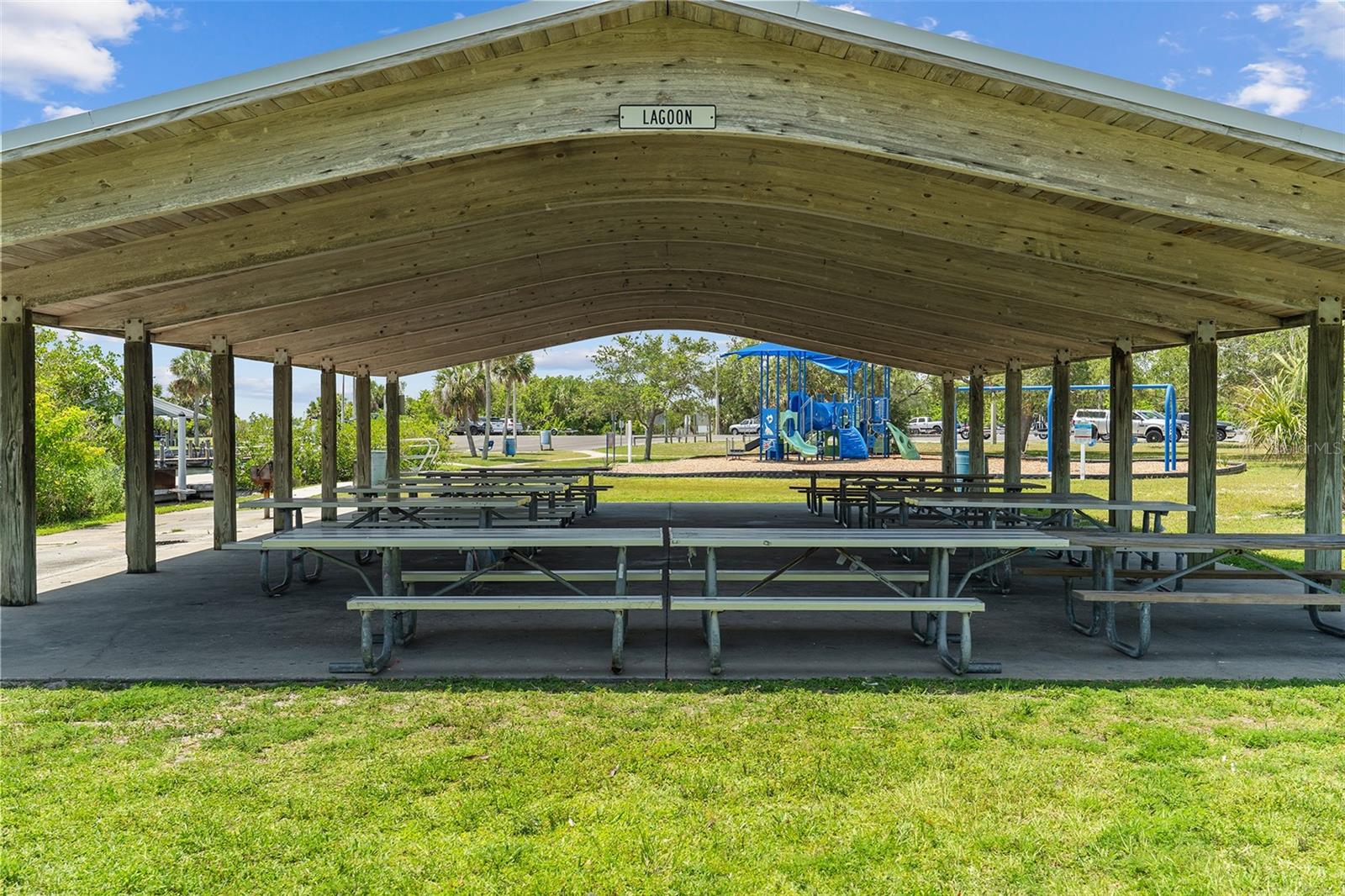 ISLAND CROSSINGS - Residential