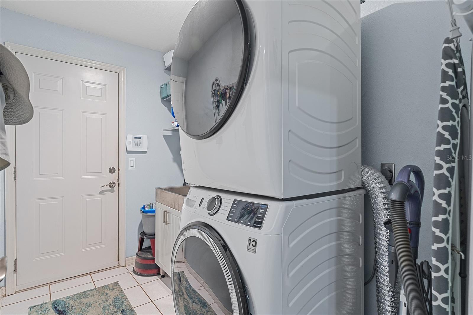 ISLAND CROSSINGS - Residential